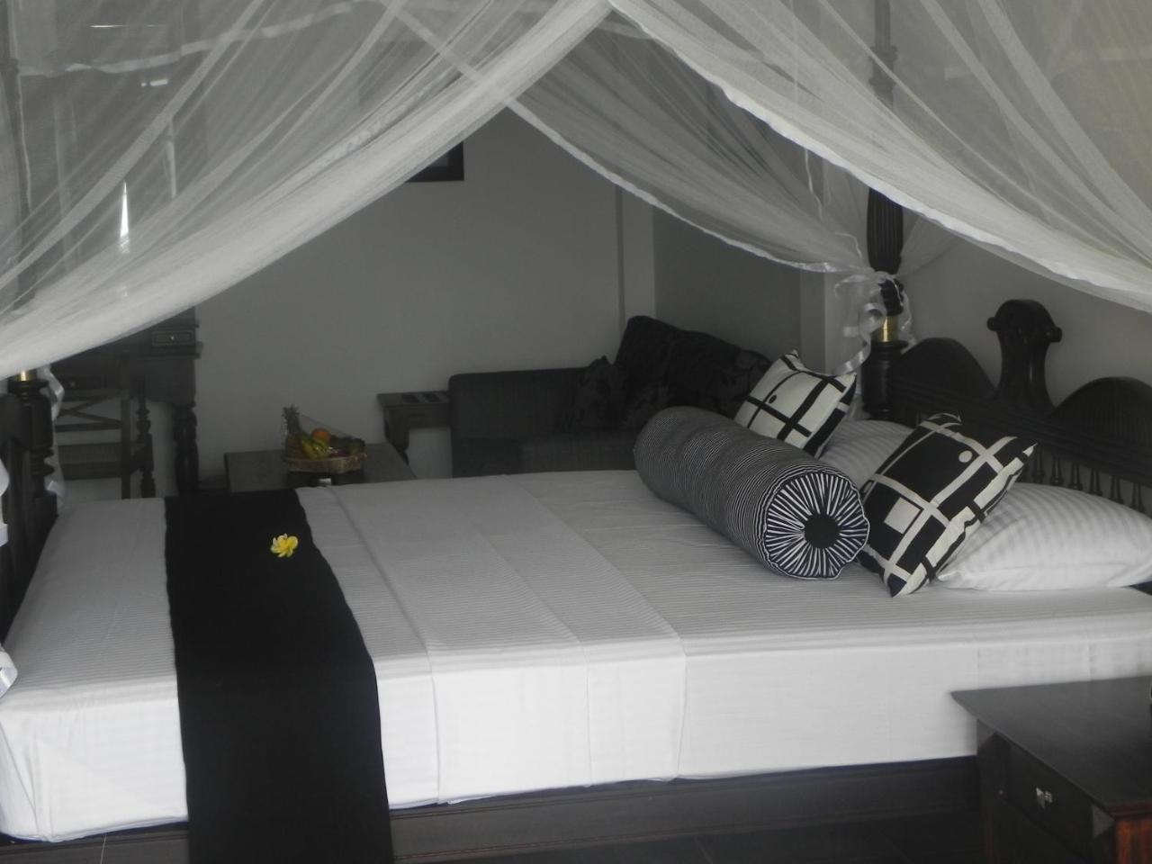 Amanda Beach Villas Unawatuna Quarto foto